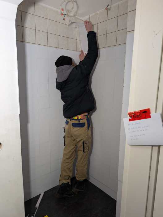 Folie für die Vorbereitung welliger Fliesen